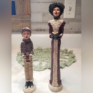 Windsor Holiday Caroler Figurines in Burgundy and Cream